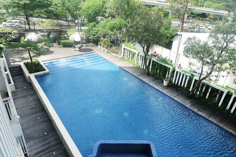 Westmark Apartment Near Taman Anggrek