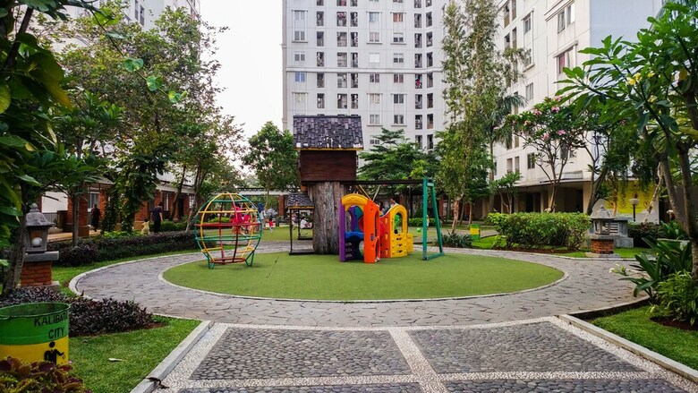 Comfy Green Palace Kalibata Apartment