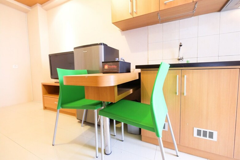 Comfy Green Palace Kalibata Apartment