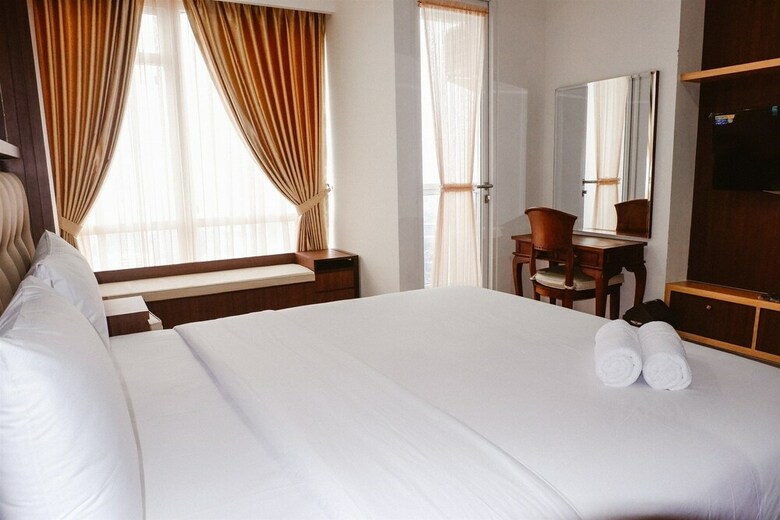 Studio At Menteng Park Apartment With City View