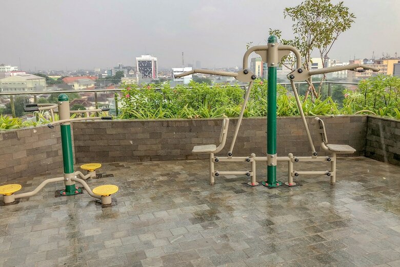 Modern And Comfortable Studio Menteng Park Apartment With City View