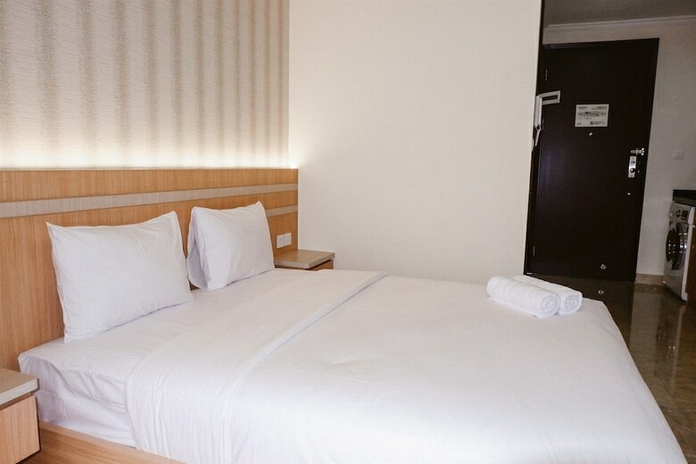 Modern And Comfortable Studio Menteng Park Apartment With City View