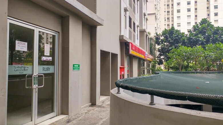 Green Bay Pluit Apartment With Sofa Bed