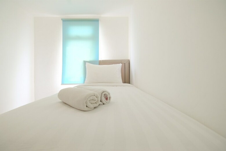 Green Bay Pluit Apartment With Sofa Bed