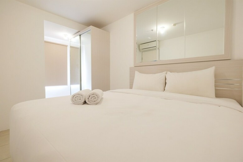 Green Bay Pluit Apartment With Sofa Bed