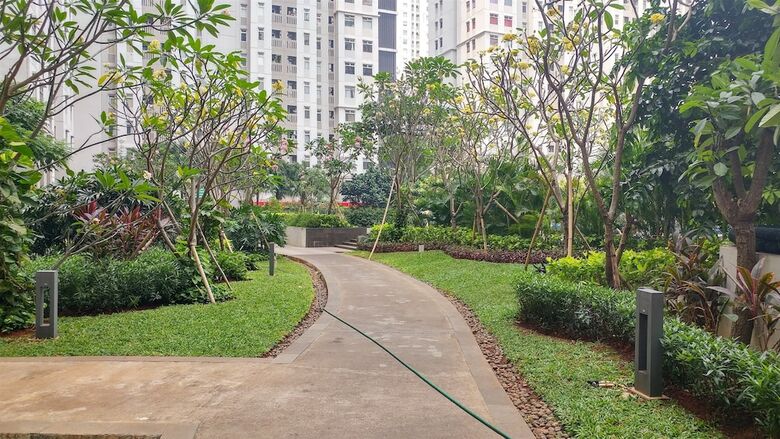 Green Bay Pluit Apartment With Sofa Bed