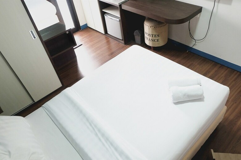 Artistic Studio Room Kebagusan City Apartement