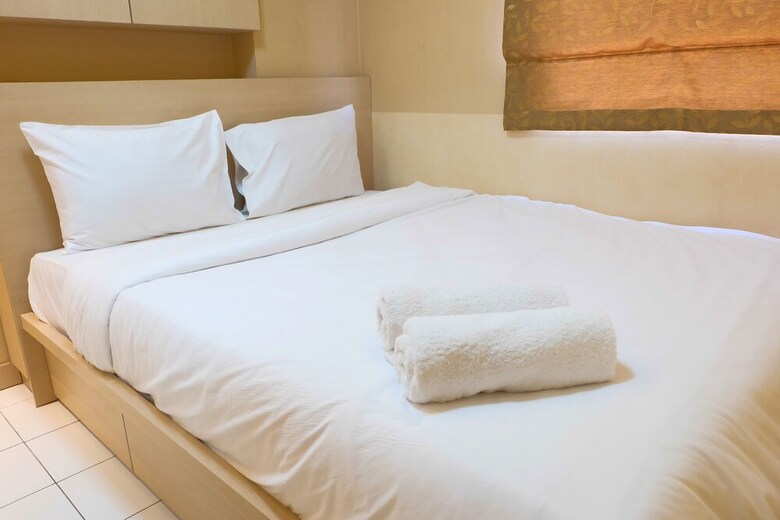 With Access To Shopping Center At Kalibata Apartment