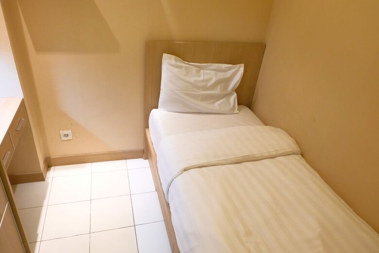 With Access To Shopping Center At Kalibata Apartment