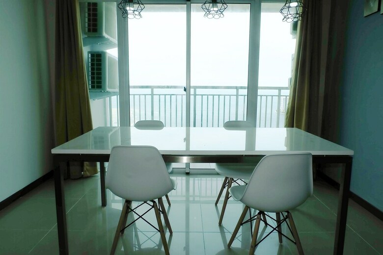 Baywalk Condominium Pluit With Ocean View