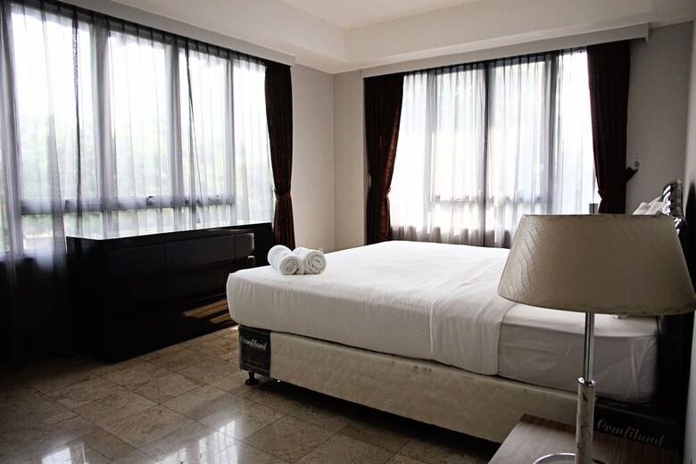 Classic Brawijaya Apartment With Pool View