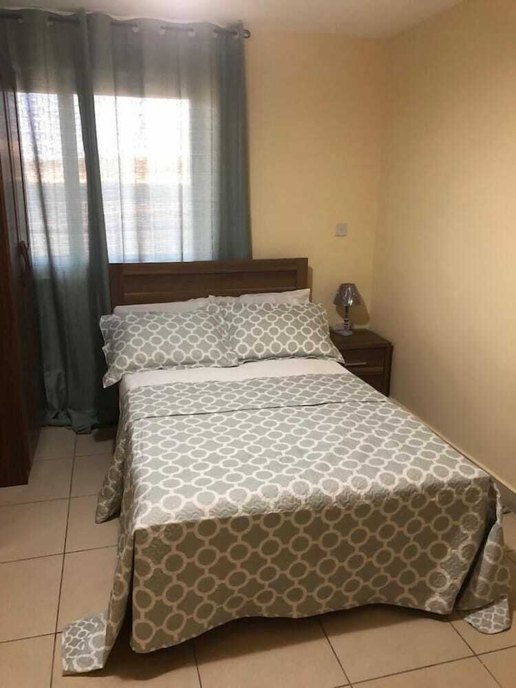 Apartamentos Isaac Anthony Homes