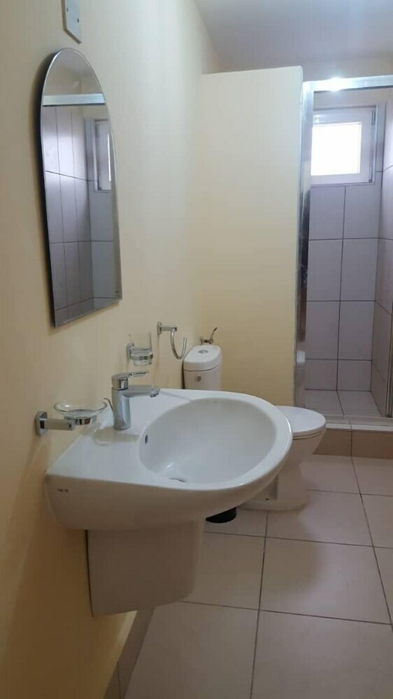 Apartamentos Isaac Anthony Homes
