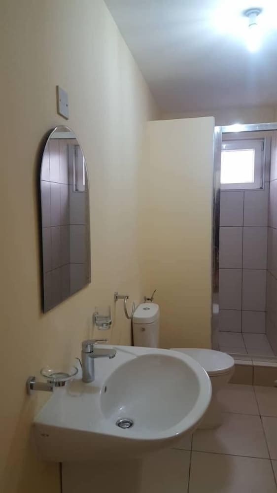 Apartamentos Isaac Anthony Homes