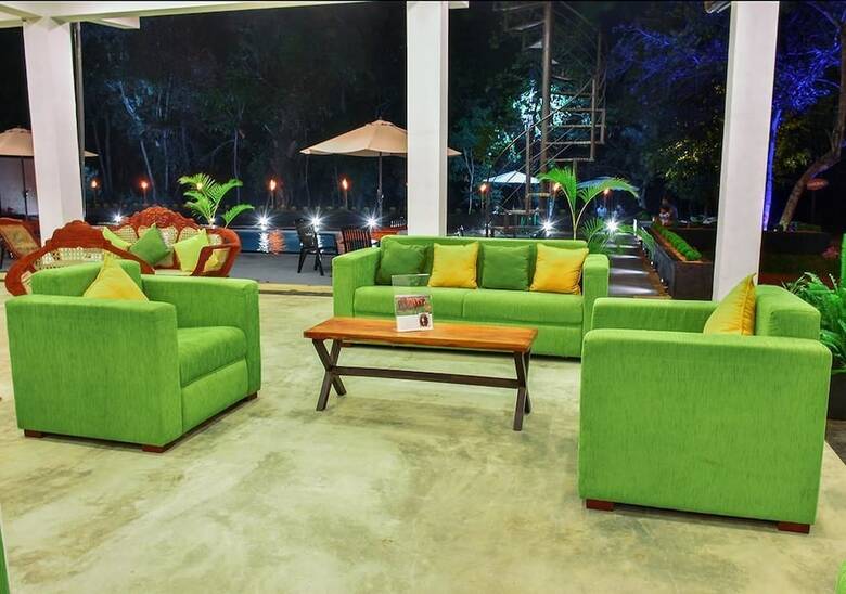 Hotel La'vish Resort