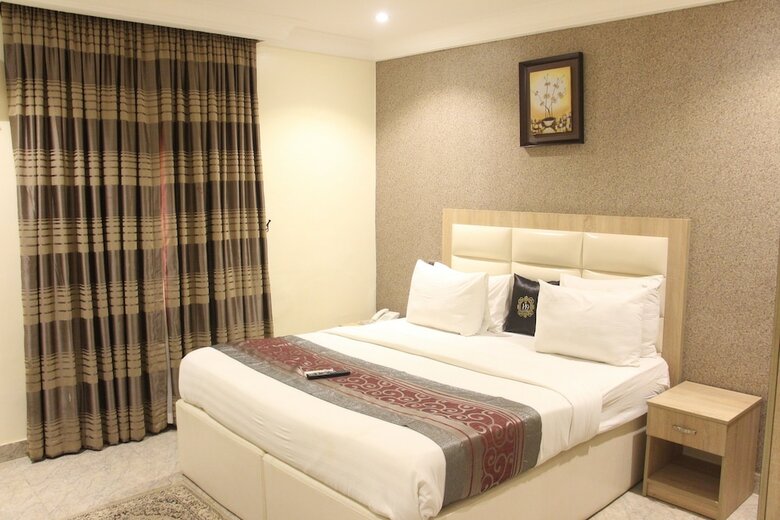 Hotel H9 Suites