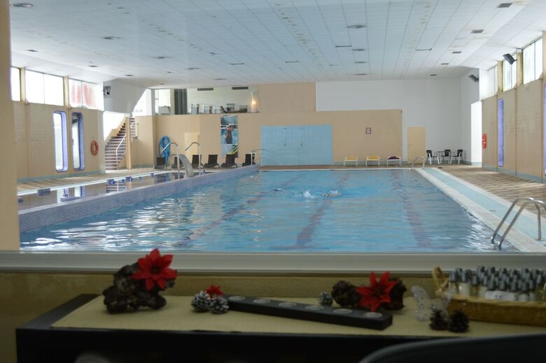 Aparthotel Oca Manzaneda Estaci�n de Monta�a