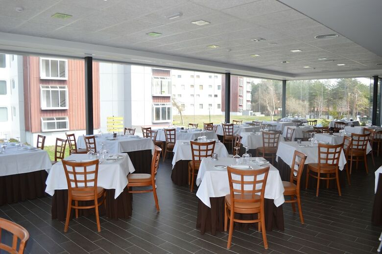 Aparthotel Oca Manzaneda Estaci�n de Monta�a