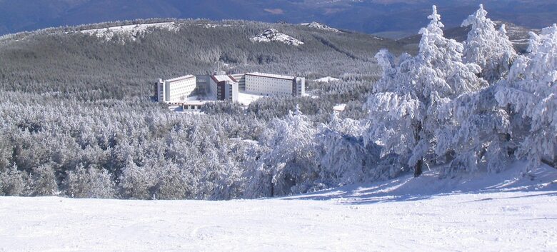 Aparthotel Oca Manzaneda Estaci�n de Monta�a