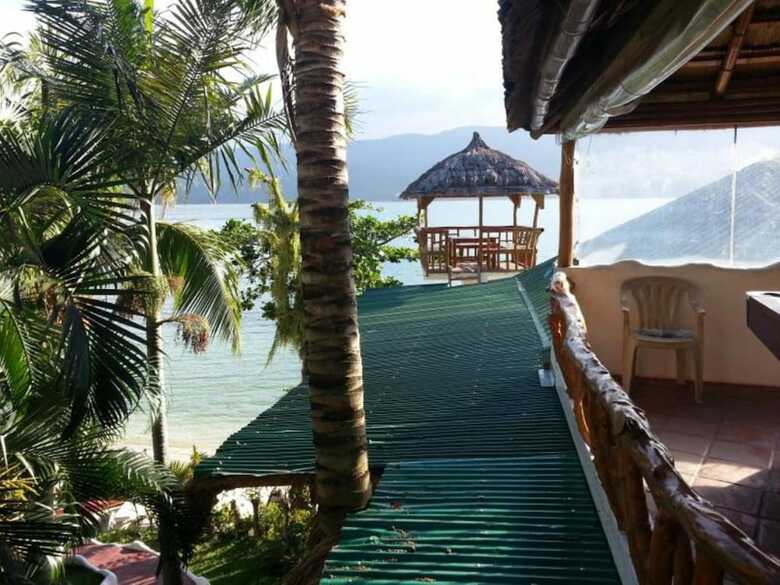 Hotel Dolphinbay Beachfront & Dive Resort