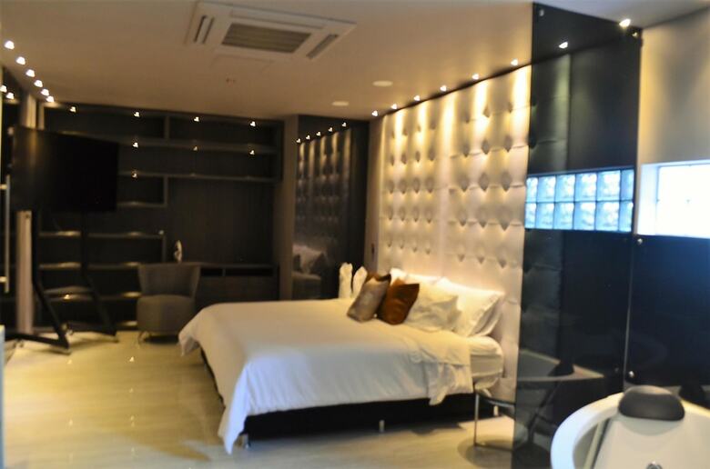 Hotel Paris Luxury Suites