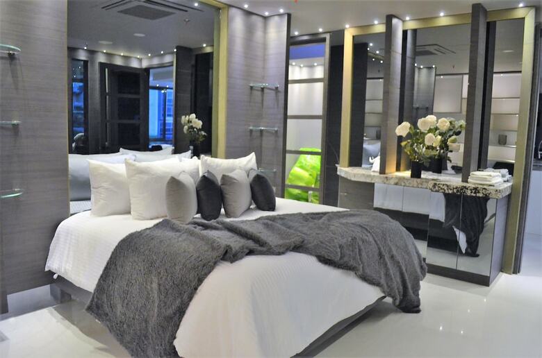 Hotel Paris Luxury Suites