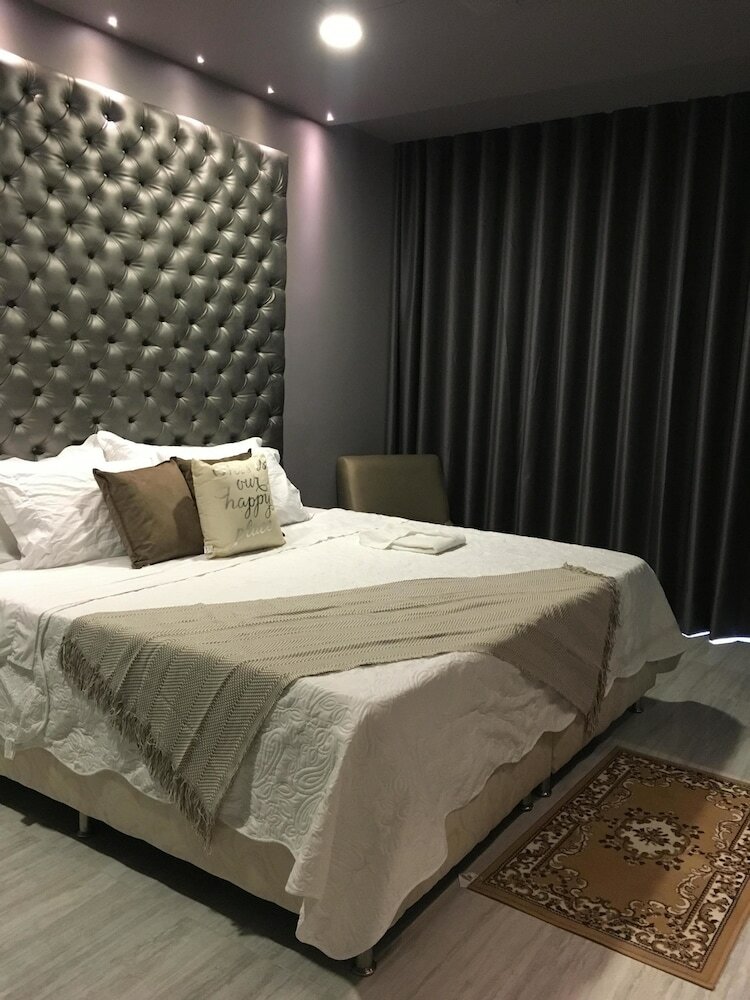 Hotel Paris Luxury Suites