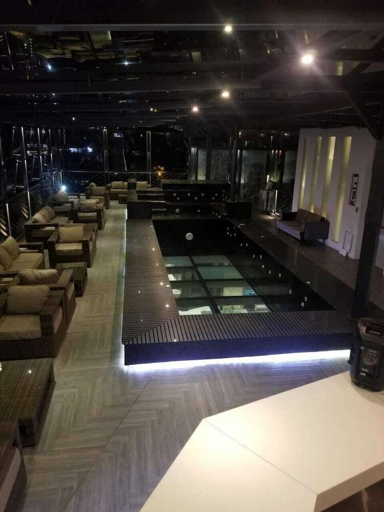 Hotel Paris Luxury Suites