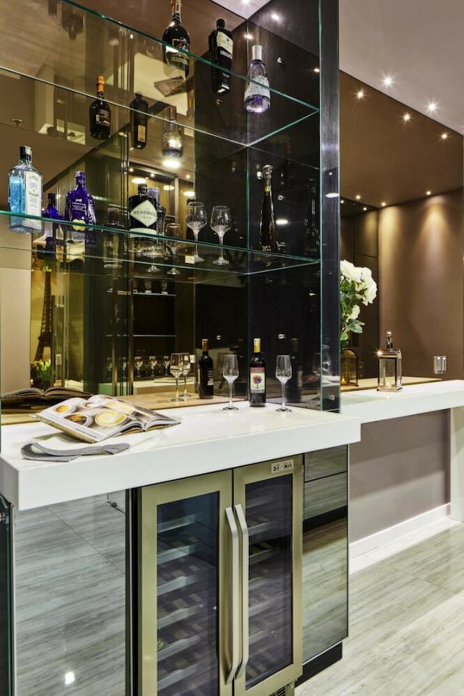 Hotel Paris Luxury Suites