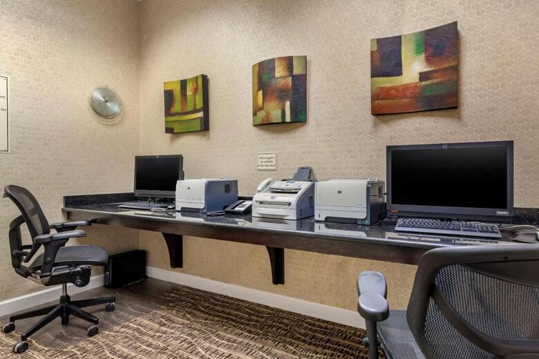 Hotel Comfort Suites