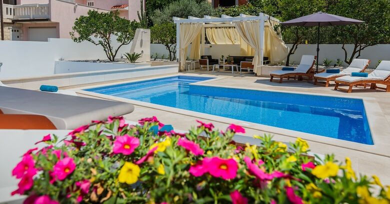 Luxury  Apartments Giovanni With  Pool