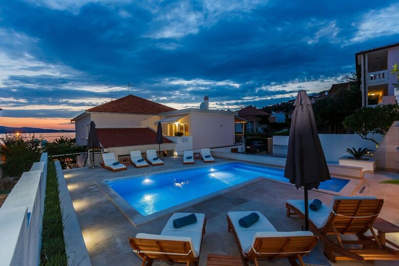 Luxury  Apartments Giovanni With  Pool