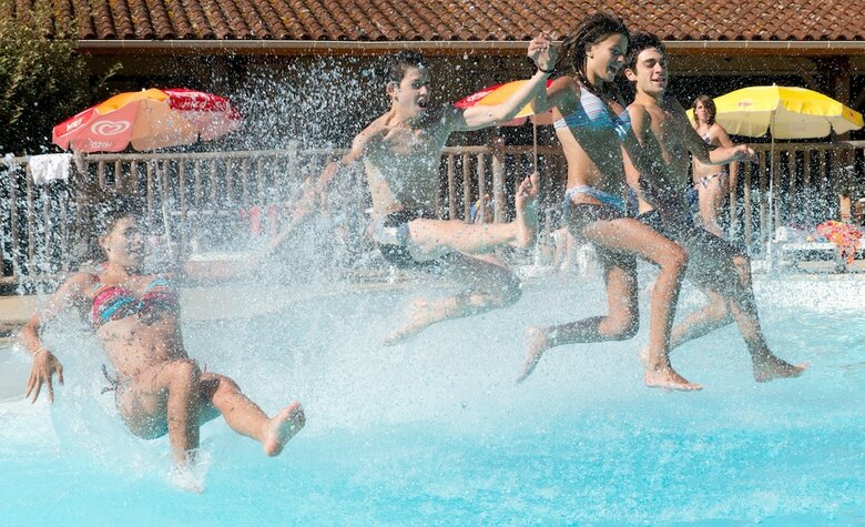 Camping Les Lacs De Courtes - Chalets