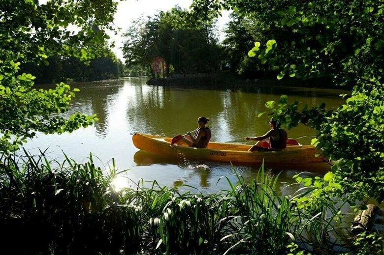 Camping Les Lacs De Courtes - Chalets