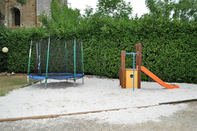 Camping Les Lacs De Courtes - Chalets