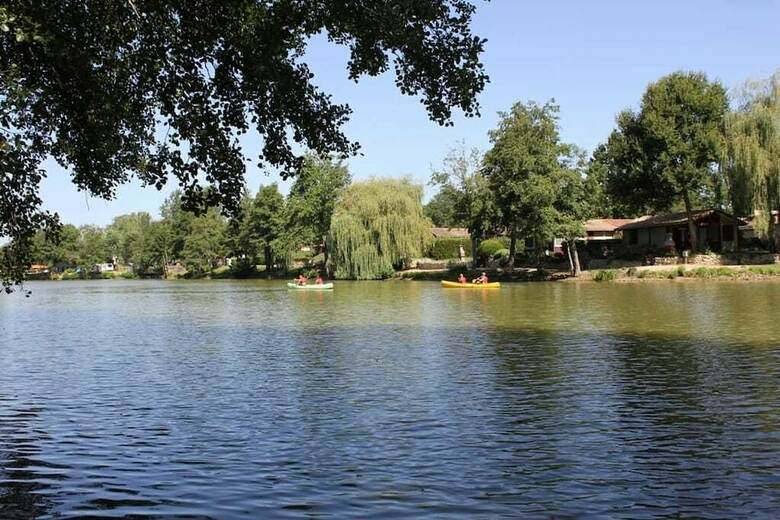 Camping Les Lacs De Courtes - Chalets