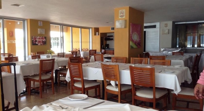 Hotel Las Flores Beach Resort