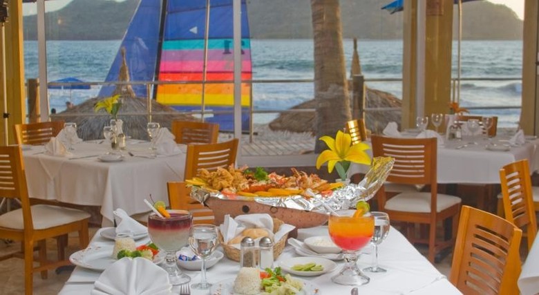 Hotel Las Flores Beach Resort