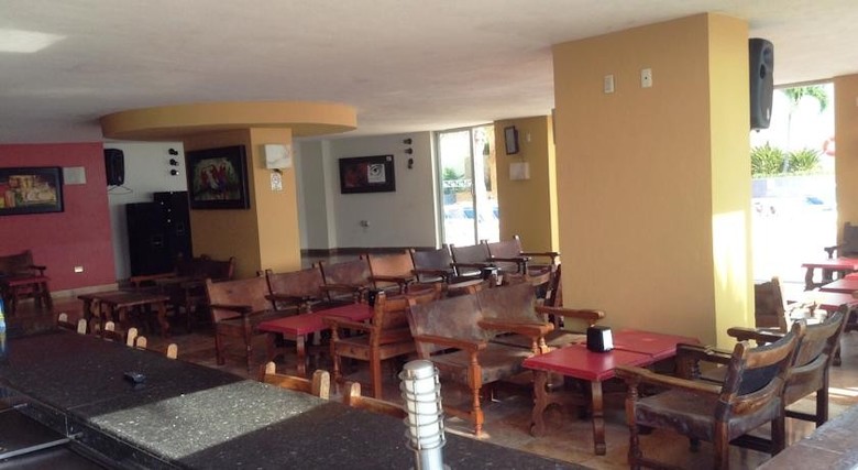 Hotel Las Flores Beach Resort