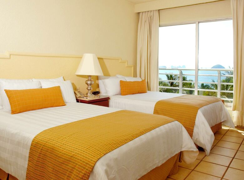 Hotel Emporio Ixtapa