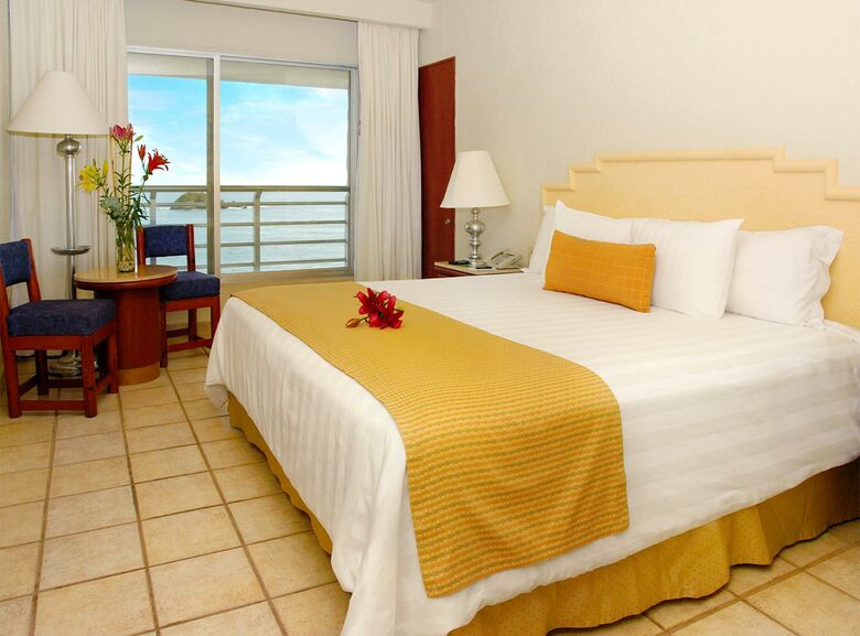Hotel Emporio Ixtapa