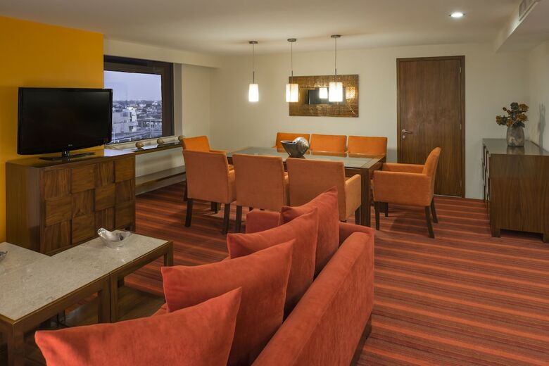Hotel Camino Real Aeropuerto