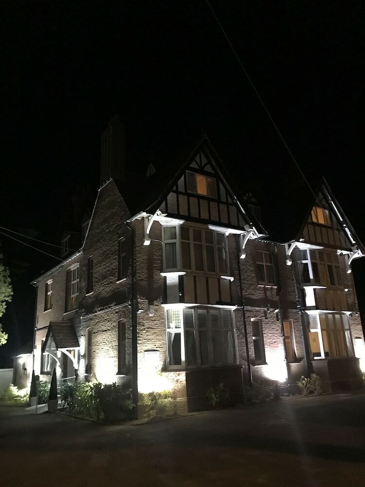Gatwick Inn Hotel
