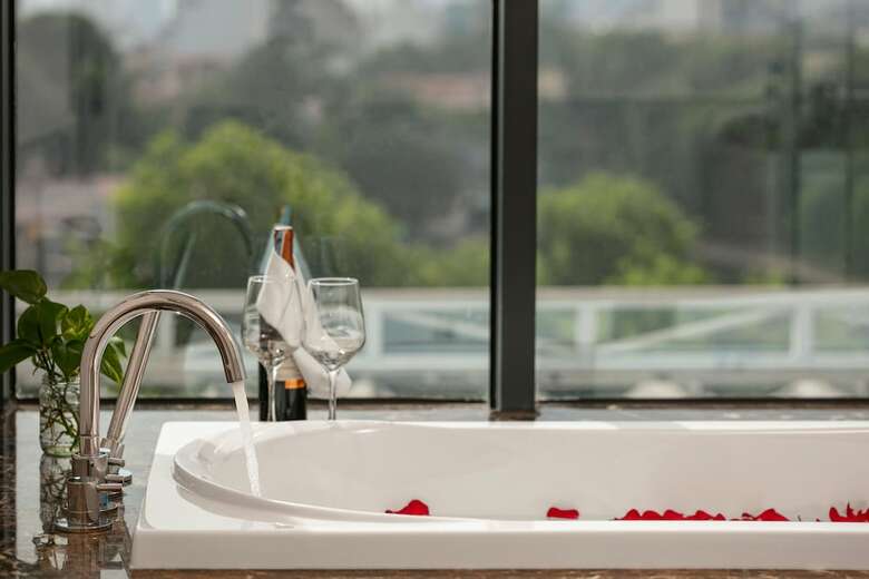 Adonis Hotel
