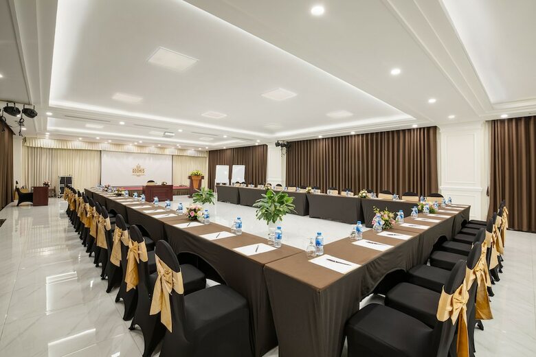 Adonis Hotel