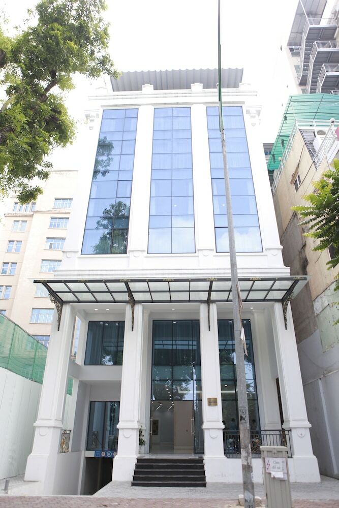 Adonis Hotel