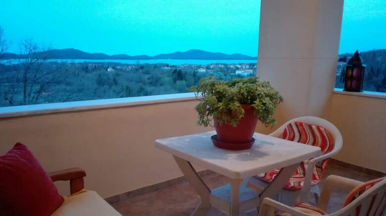 Guest House With View To Lake Plastira