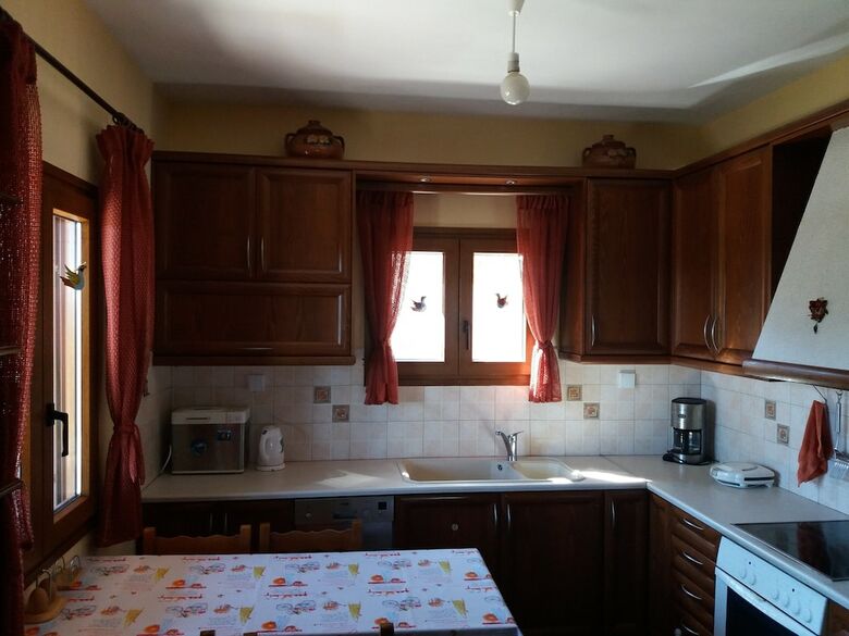 Guest House With View To Lake Plastira
