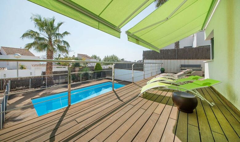 Villa D�j� Vu With Stunning Sea Views