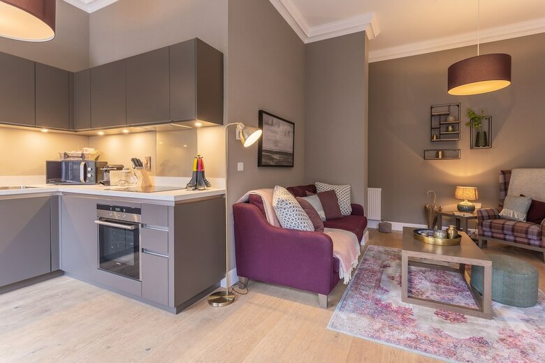 No.1 Apartments ? George IV Bridge